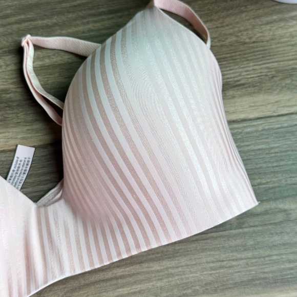 Victoria’s Secret T-shirt Light Pink Striped Lightly-Lined Wireless Bra 34D - Picture 3 of 16